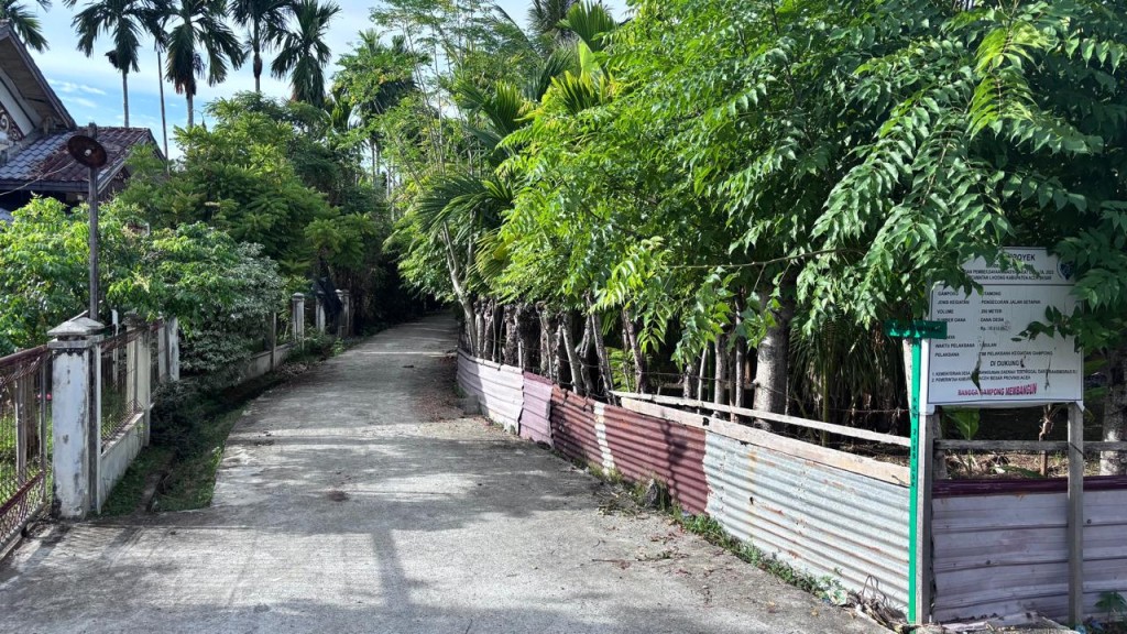 Jalan Menuju Dusun Jerat Manyang